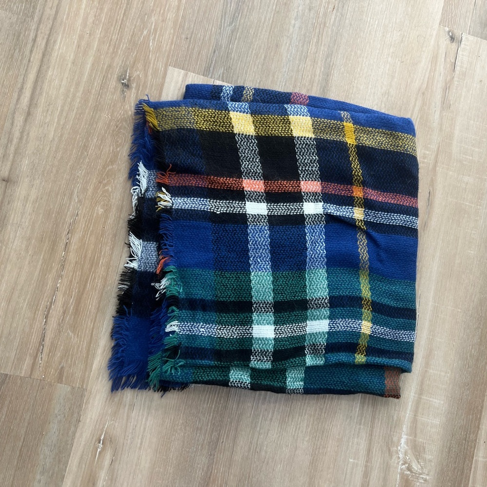 Plaid Patterned Scarves Set - Picture 2 of 6
